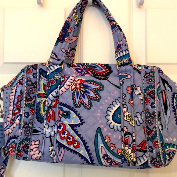 Vera Bradley Handbags - Vera Bradley iconic 100 handbag Makani paisley EUC